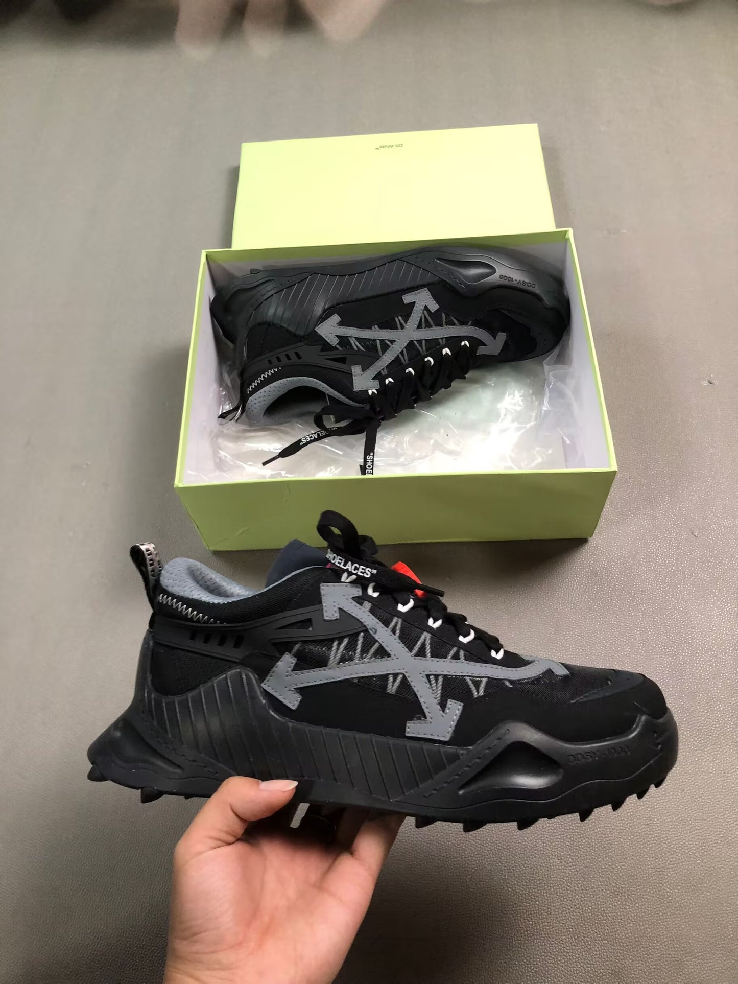 OFF-WHITE