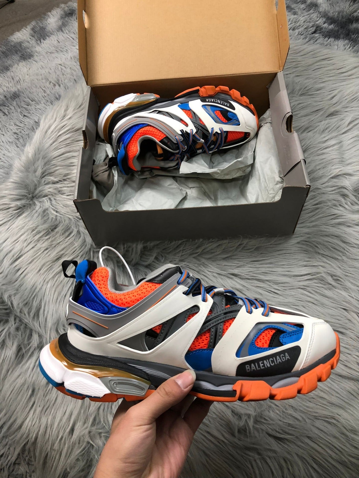 BALENCIAGA